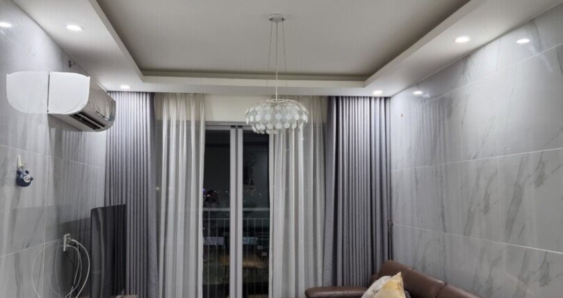 phong khach can ho ban 38 810x430 - Bán căn hộ chng cư Scenic Valley 1, 110m2, 03PN, giá 8 tỷ, nội thất đầy đủ,nhà đang có hợp đồng thuê.
