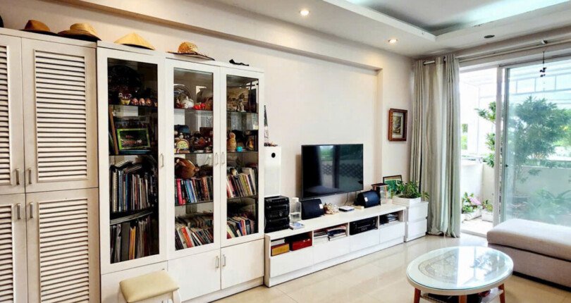 phong khach day du thiet bi noi that sang trong 810x430 - Giá mua bán căn hộ 3 phòng ngủ ban công 20m2 chung cư Grand View Quận 7 T12/2024