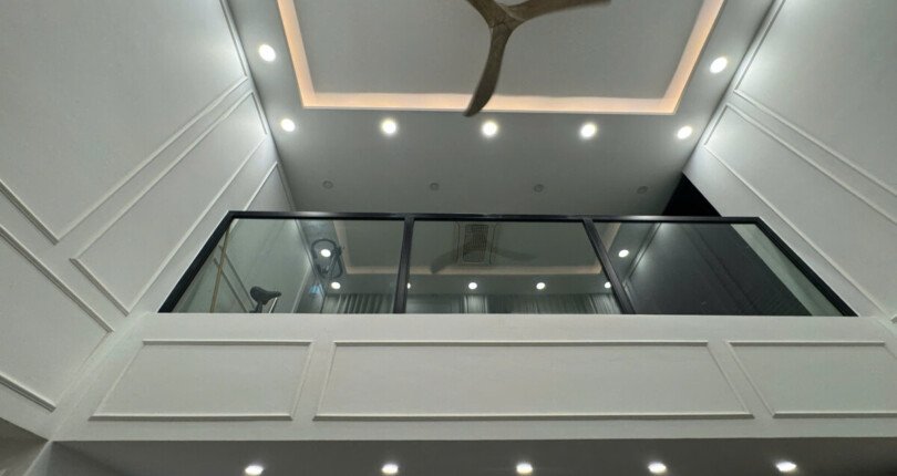 phong khach sang trong 810x430 - Giá mua bán căn hộ Penthouse block A chung cư Riverpark Residence Quận T12/2024