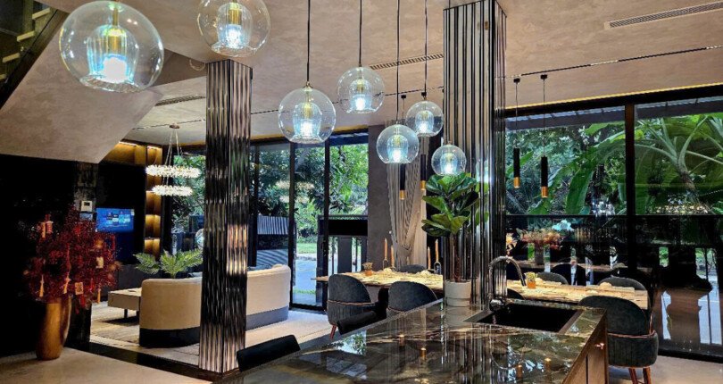 phong khach tang tret sang trong 810x430 - Giá mua bán nhà Biệt thự nguyên căn 4 phòng ngủ kdc Hưng Thái 2 Phú Mỹ Hưng Quận 7 T12/2024