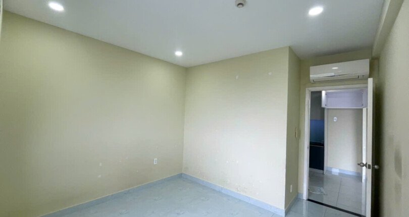 phong ngu can ho ban 2 810x430 - Bán căn hộ chung cư Hưng Phúc, 78m2, 02pn, giá 5.4 tỷ, view Biệt Thự, xem nhà dễ.