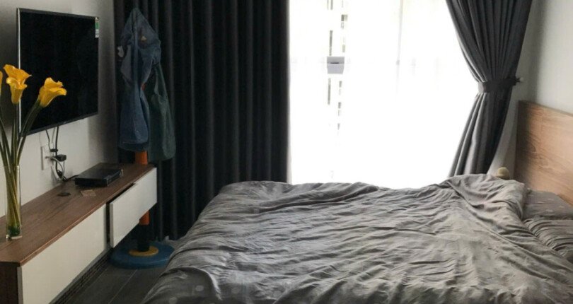 phong ngu can ho ban 24 810x430 - Bán căn hộ chung cư Scenic Valley 1, 95m2, 02pn, 6.9 tỷ , đầy đủ nội thất, xem nhà dễ, nhà đang có hợp đồng thuê.