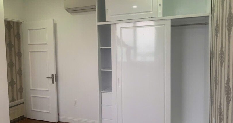 phong ngu can ho can ban 3 810x430 - Bán căn hộ chung cư Scenic Valley 1, diện tích 122m2, giá 9.4 tỷ, view hồ bơi, nhà đang có hợp đồng thuê.