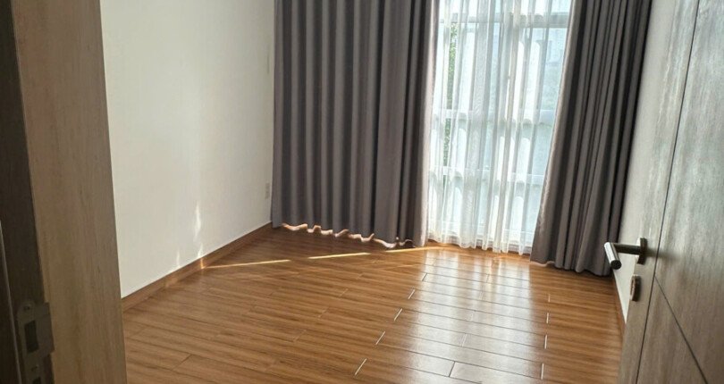 phong ngu chinh 810x430 - Giá mua bán căn hộ 3 phòng ngủ block E chung cư Happy Valley Quận 7 T1/2025