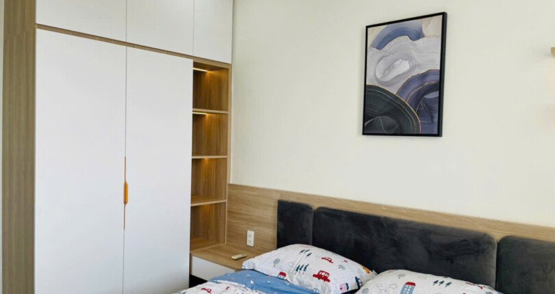 phong ngu hoan thien noi that cao cap 810x430 - Giá mua bán căn hộ 3 phòng ngủ block D chung cư Green Valley Quận 7 T12/2024