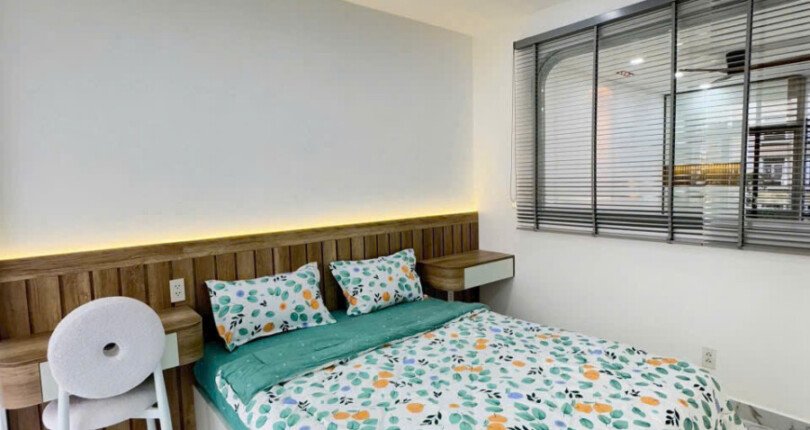 phong ngu lon 810x430 - Giá mua bán căn hộ 2 phòng ngủ diện tích 56m2 chung cư Sky Garden 3 Quận 7 t12/2024