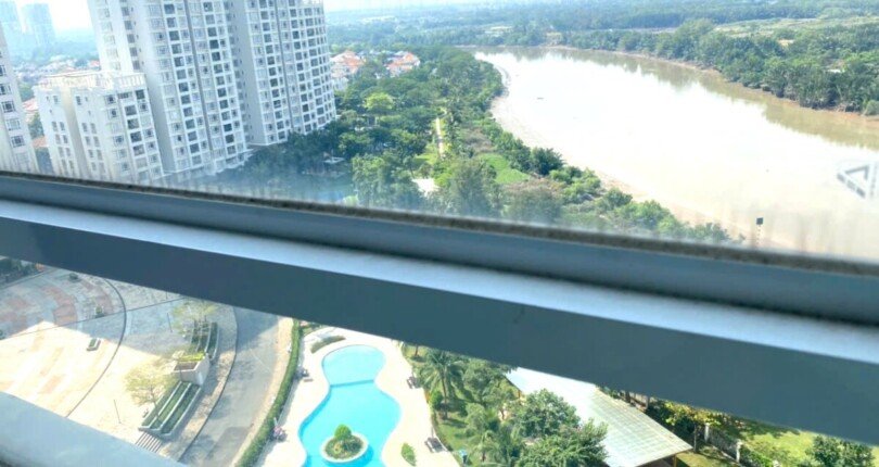 phong ngu truc dien song va ho boi 810x430 - Giá mua bán căn hộ 3pn block E chung cư Riverside Residence Quận 7 T12/2024