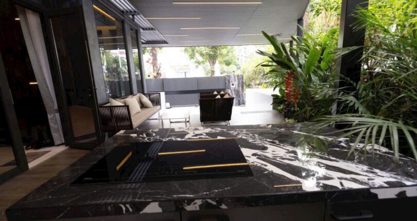 san vuon rong rai 810x430 - Giá mua bán nhà Biệt thự nguyên căn 4 phòng ngủ kdc Hưng Thái 2 Phú Mỹ Hưng Quận 7 T12/2024