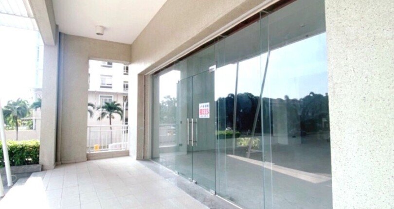 sanh di bo truoc shop 810x430 - Giá mua bán Shophouse tầng trệt chung cư Riverside Residence Quận 7 T12/2024