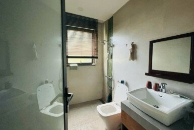 toilet-day-du-thiet-bi-cao-cap