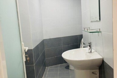 toilet-hoan-thien-trang-thiet-bi-ve-sinh