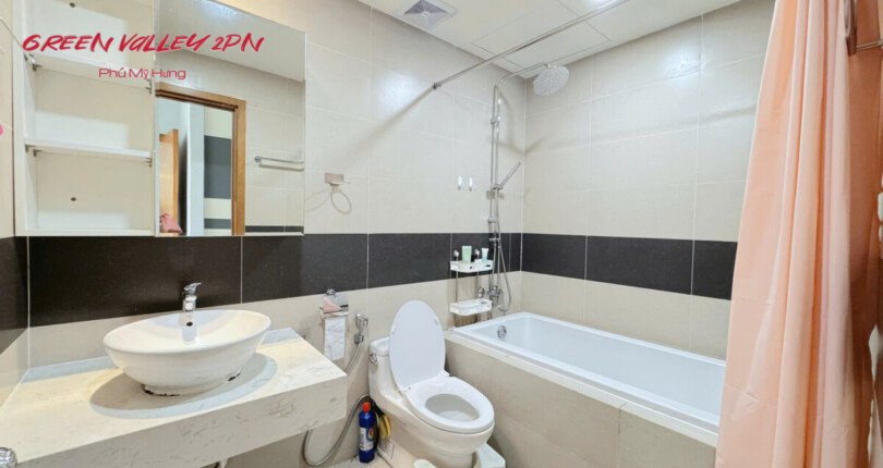 tollet can ho can cho thue 1 810x430 - Cho thuê căn hộ chung cư Green Valley, 02pn, nhà đẹp, giá cho thuê 25tr/tháng, xem nhà dễ.