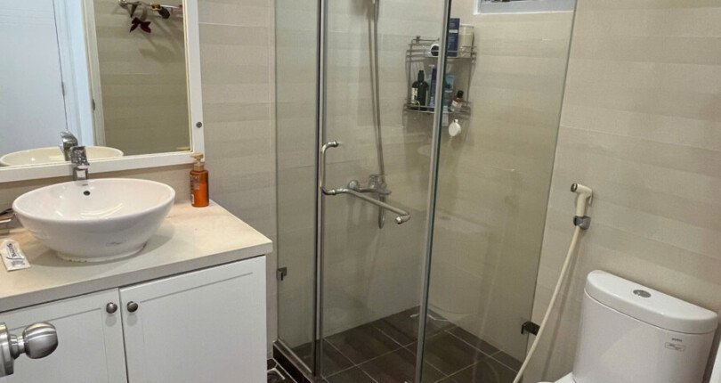 tollet can ho cho thue 810x430 - Cho thuê căn hộ chung cư Scenic Valley 1, 02pn, giá 20tr/tháng, đầy đủ nội thất xem nhà dễ.