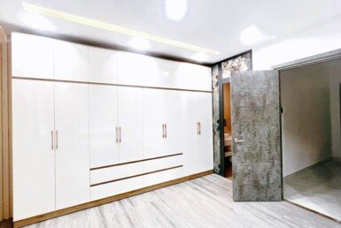 tu-quan-ao-am-tran-rong-rai