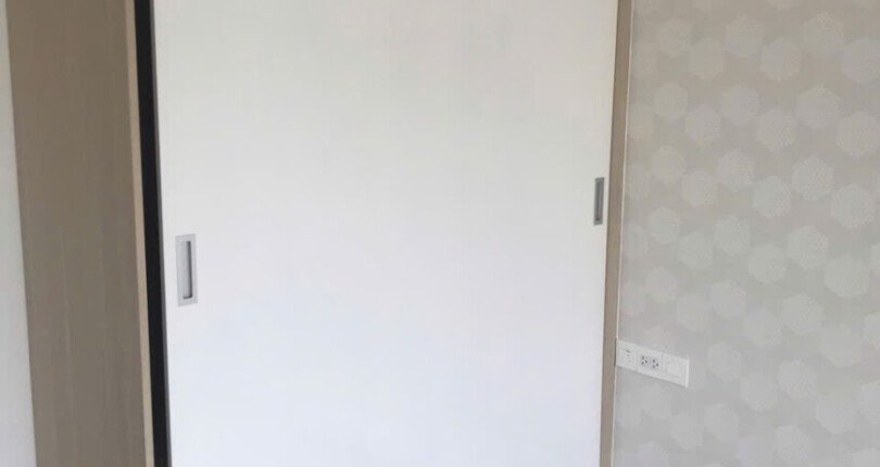 tuan quan ao trong can ho cho thue 810x430 - Giá cho thuê căn hộ 2 phòng ngủ Block B chung cư Hưng Phúc Premier Quận 7 T1/2025