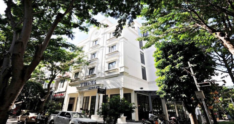 vi tri khach san goc cong vien 810x430 - Giá mua bán tòa nhà khách sạn Twins Hotel nội khu Hưng Phước 3 Phú Mỹ Hưng Quận 7 T12/2024