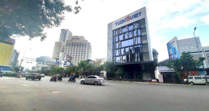 vi tri toa nha mat duong nguyen van troi p8 quan phu nhuan 2 810x430 - Giá mua bán tòa nhà văn phòng Tường Việt 138A Nguyễn Văn Trỗi Phú Nhuận T12/2024