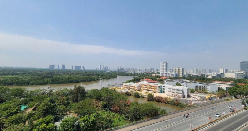 view ban cong can ho ban 810x430 - Giá mua bán căn hộ 3pn chung cư Midtown m5 Phú Mỹ Hưng Quận 7 T12/2024