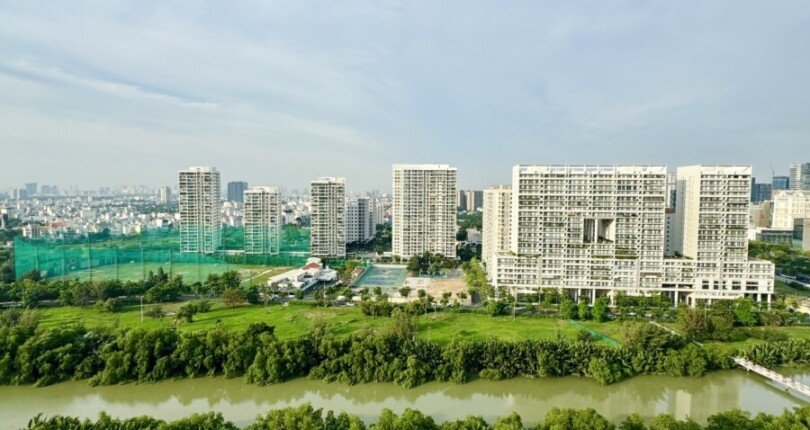 view nhin tu can ho ban 810x430 - Giá mua bán căn hộ 3pn block L chung cư Happy Valley Phú Mxy Hưng Quận 7 T12/2024