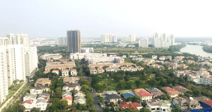 view phong khach can ho ban 1 810x430 - Giá mua bán căn hộ 3pn Block A Chung cư Riverside Residence Quận 7 T12/2024