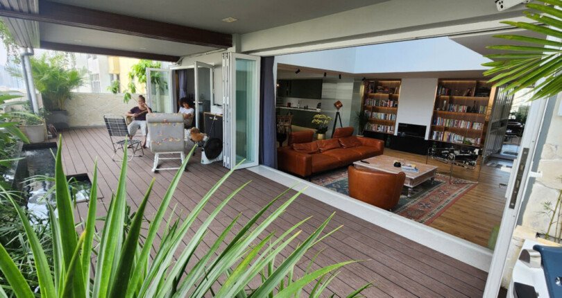 z6089086475622 6ff39e228f7afc611639d49f7a8621fa 810x430 - Bán Penthouse Sky Garden 2, 325m 5 phòng giá 14 tỷ