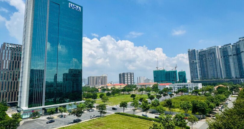 z6089248838786 16886e1fbdb897fdeb95afcceaa7998c 810x430 - Bán Duplex Star Hill giá 9,8 tỷ dt 137m 3 phòng có ô xe hơi