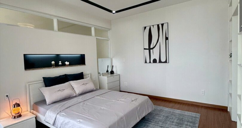 z6089248891082 be5f1fb5927b1faee54b45f4cfc6cd53 810x430 - Bán Duplex Star Hill giá 9,8 tỷ dt 137m 3 phòng có ô xe hơi