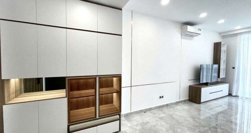 z6102988063642 bf3fb6cf4ff71fd526bea8cd3aa227f0 810x430 - Cho Thuê MIDTOWN M8 Tầng 9 DT 81m 2 phòng full nội thất giá 1300usd/tháng