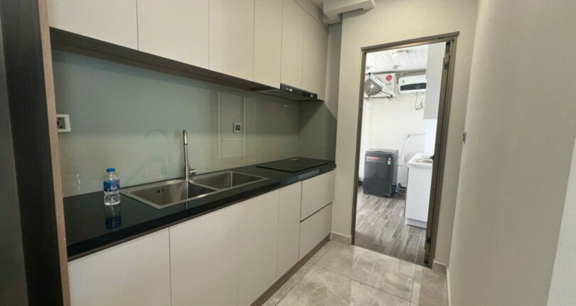 z6115798036709 4987e79e0822c46369c512657fe33e06 810x430 - Bán Midtown 76m 2 phòng tầng 11 giá 7,8 tỷ