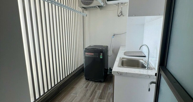 z6115798066903 e84daba64120f2ae0ab1d3fbde8d5c73 810x430 - Bán Midtown 76m 2 phòng tầng 11 giá 7,8 tỷ