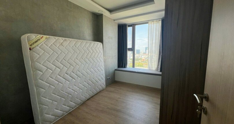 z6115798073819 765e18bf5d77d45d65382849d7082eb0 810x430 - Bán Midtown 76m 2 phòng tầng 11 giá 7,8 tỷ