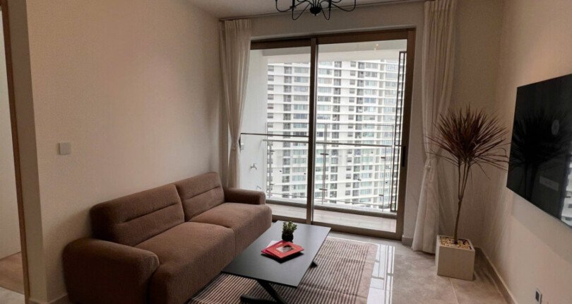 z6139371373493 4552852a48cbe464a65fd242dfd6d067 810x430 - Bán Midtown M8 tầng 18 Block H 83m 2 phòng ô xe hầm giá 8,5 tỷ