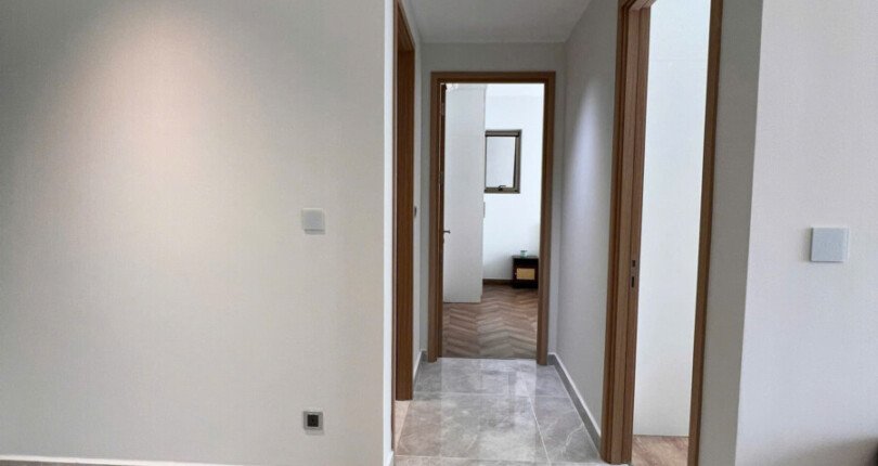 z6139371392463 b91f8af75b74ab8b5caa9771b7188ad9 810x430 - Bán Midtown M8 tầng 18 Block H 83m 2 phòng ô xe hầm giá 8,5 tỷ