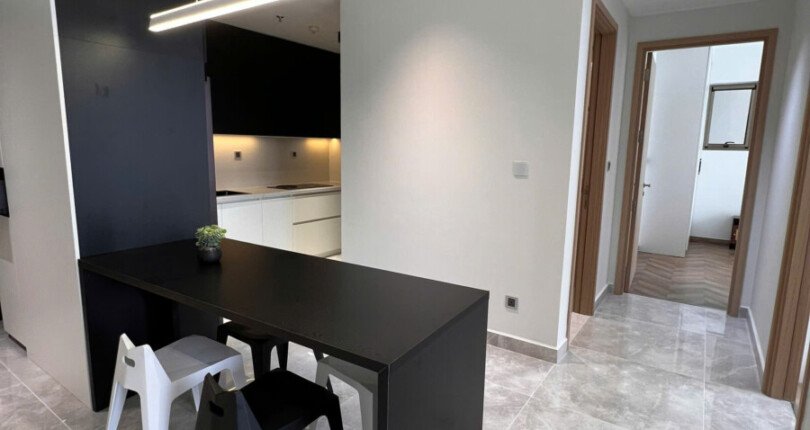 z6139371399198 216c107eb42cc8a1610e17e1500c8379 810x430 - Bán Midtown M8 tầng 18 Block H 83m 2 phòng ô xe hầm giá 8,5 tỷ