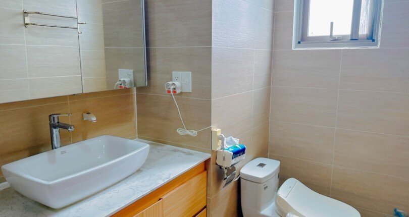 z6141653957865 0be759e928537392f13920345aab7f55 810x430 - Cho thuê Hưng Phúc 1 Block C tầng 10 98m 3 phòng full đồ giá 1100usd