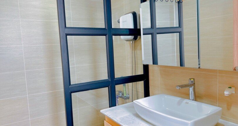 z6141653970546 fa0ebcbd46f8108a199fac4cd2f1b0b6 810x430 - Cho thuê Hưng Phúc 1 Block C tầng 10 98m 3 phòng full đồ giá 1100usd