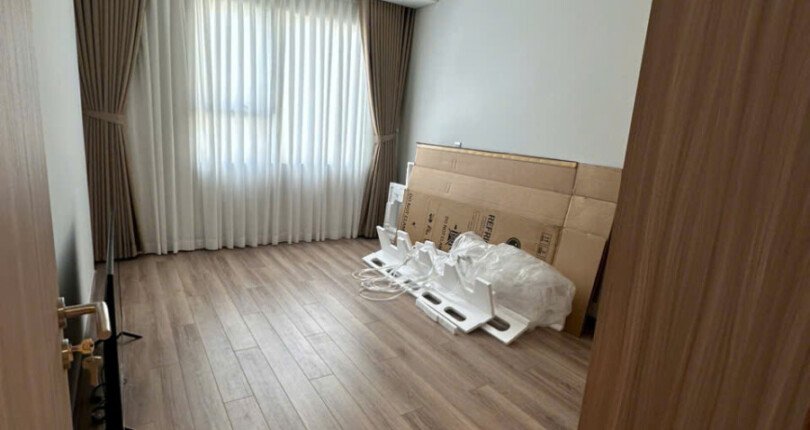 z6141876401282 56ec3ec60be605281ba706cf6b2001f8 1 810x430 - Cho thuê Horizon Quận 7 Tầng 12 Block A 128m 3 phòng full đồ giá 3000usd/tháng