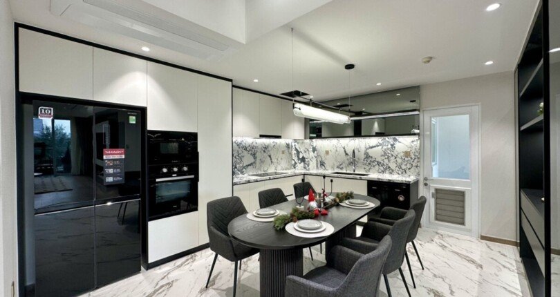 z6151936076427 8834256af885e8c6b6401f115b280f4b 810x430 - Bán căn hộ Riverside Residence Block AE6 136m 3 phòng giá 13,2 tỷ