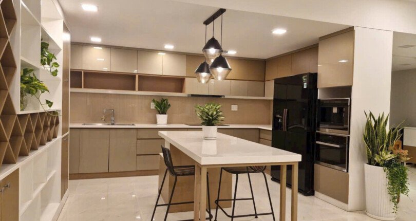 z6182951143647 ae23c30c162619e2648ac9b5bd62d5bb 810x430 - Bán căn hộ Happy Valley Block N Tầng 7 dt 135m 3 phòng giá 10 tỷ