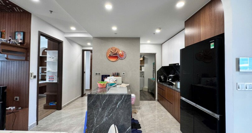 z6182952486388 4892fceedb1b8c4ab4d34a1e82c47563 810x430 - Bán Midtown M8 Block B Tầng 4 98m 2 phòng giá 10,5 tỷ