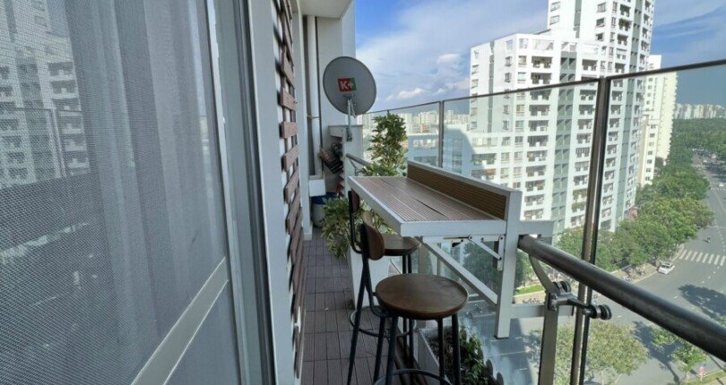 ban cong can ho ban 810x430 - Giá mua bán căn hộ 2 phòng ngủ Block B view sông chung cư Riverpark Premier Phú Mỹ Hưng