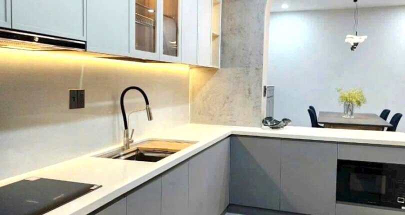 can canh bep trong can ho ban 1 810x430 - Giá mua bán căn hộ 3 phòng ngủ block A chung cư Cảnh Viên 1 Quận 7 T1/2025