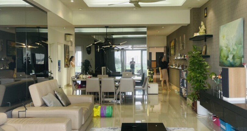 can canh phong khach can ho hoan thien noi that sang trong 810x430 - Giá mua bán căn hộ 3 phòng ngủ block C chung cư Riverside Residence Quận 7 T1/2025