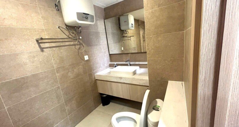 can ho ban co 2 toilet hoan thien nhu hinh 2 810x430 - Duy nhất bán căn hộ Riverpark Premier, 130m2, view sông và hồ bơi giá 14,5 tỷ