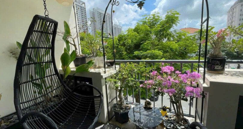 can ho ban co ban cong rong rai 810x430 - Giá mua bán căn hộ 3 phòng ngủ chung cư Cảnh Viên 3 Quận 7 T1/2025