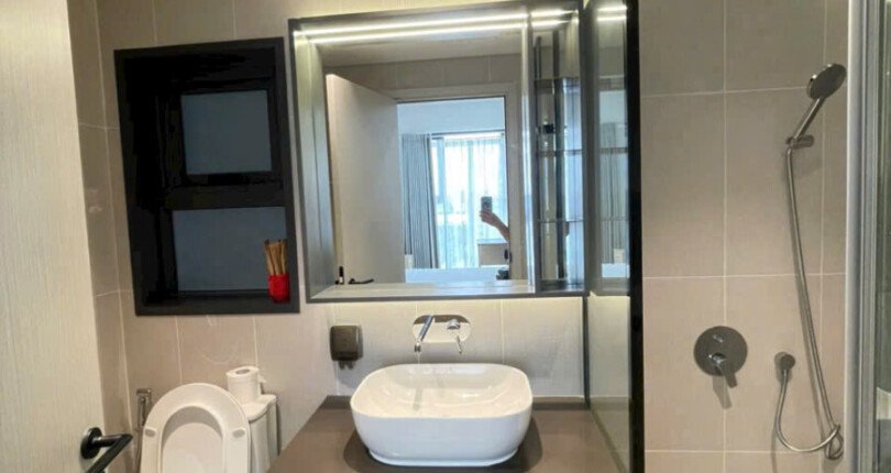 can ho ban co toilet hoan thien trang thiet bi cao cap 810x430 - Giá mua bán căn hộ 2 phòng ngủ chung cư Cardinal Court Quận 7 T1/2025