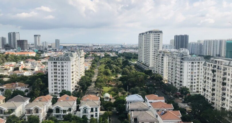 can ho ban lien ke khu biet thu nam vien quan 7 810x430 - Giá mua bán căn hộ 2pn Block D lầu 14 view biệt thự chung cư Midtown m7 T1/2025