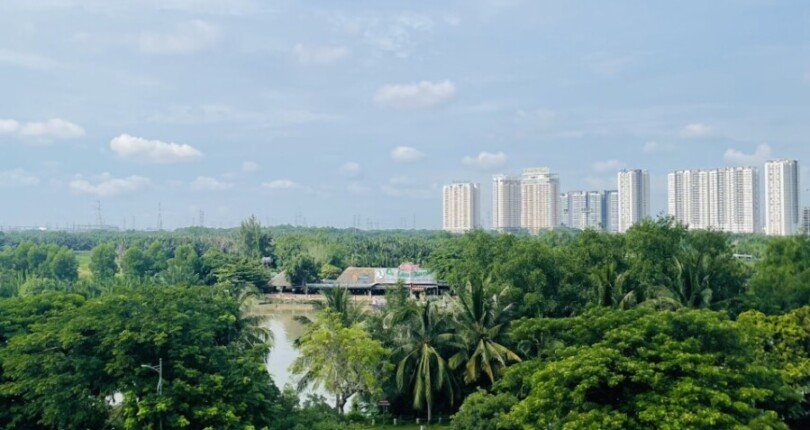 can ho ban lien ke song va cong vien 810x430 - Giá mua bán căn hộ 3 phòng ngủ Block 3b chung cư Grand View C Quận 7 T1/2025