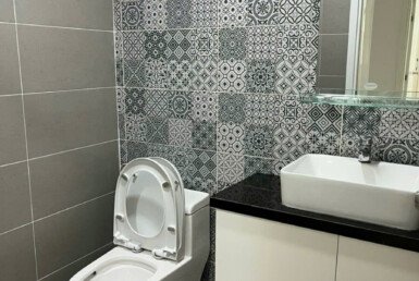 can-ho-co-2-toilet-day-du-thiet-bi