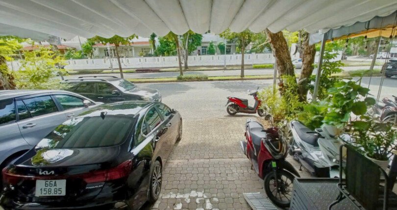 hien trang shophouse dang kinh doanh o to 810x430 - Giá mua bán Shophouse 7-1B Hà Huy Tập chung cư Mỹ An Phú Mỹ Hưng Quận 7 T1/2025